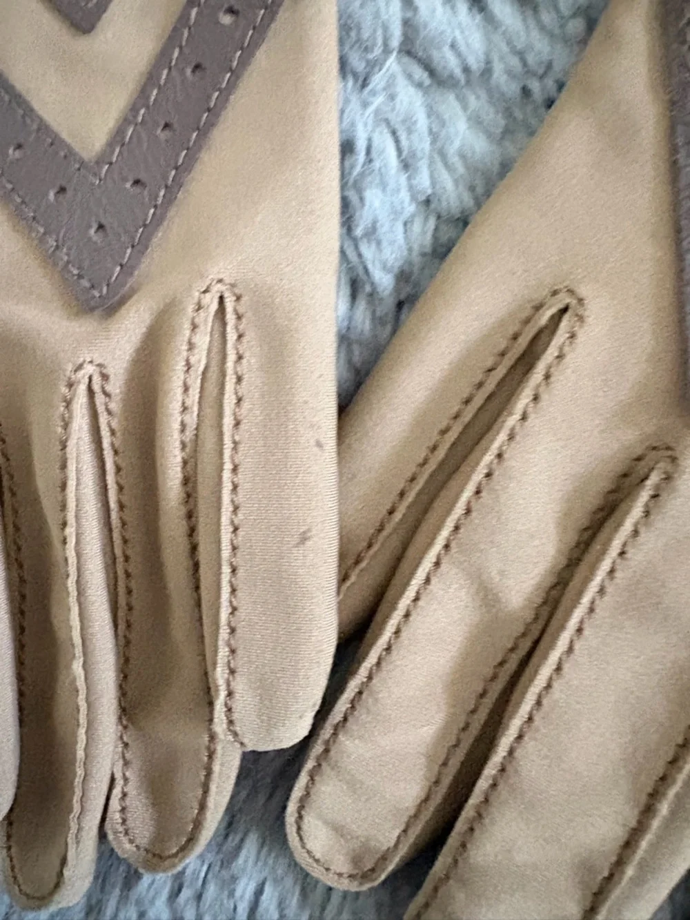 Tan Leather-Trimmed Gloves Vintage Isotoner Aris Women's  🧤 - Picture 3 of 4